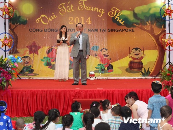 Vietnamese children in Singapore celebrate the Mid-Autumn Festival